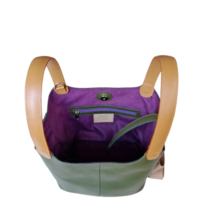 Bolso en cuero color verde aceituna vista interior