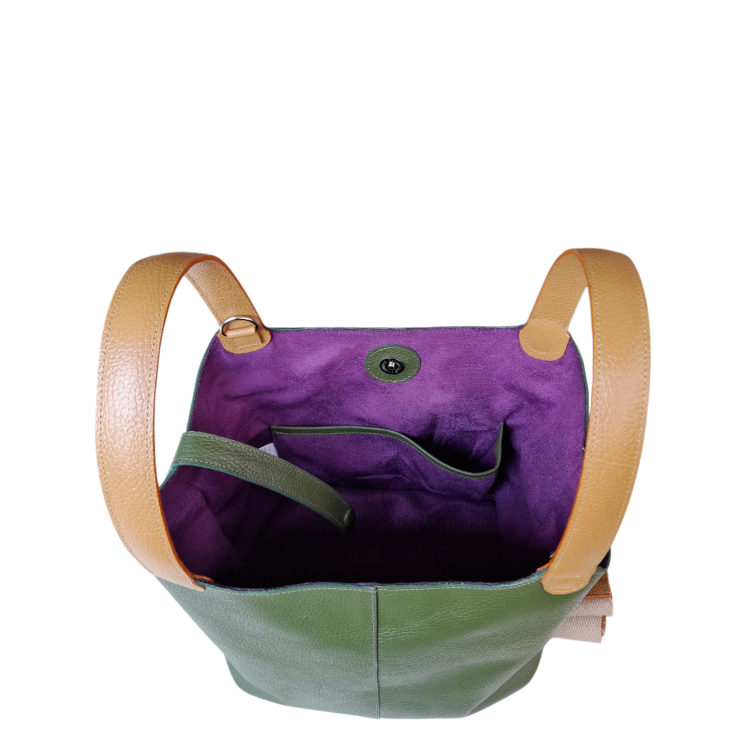 Bolso en cuero para mujer color verde aceituna vista interna.